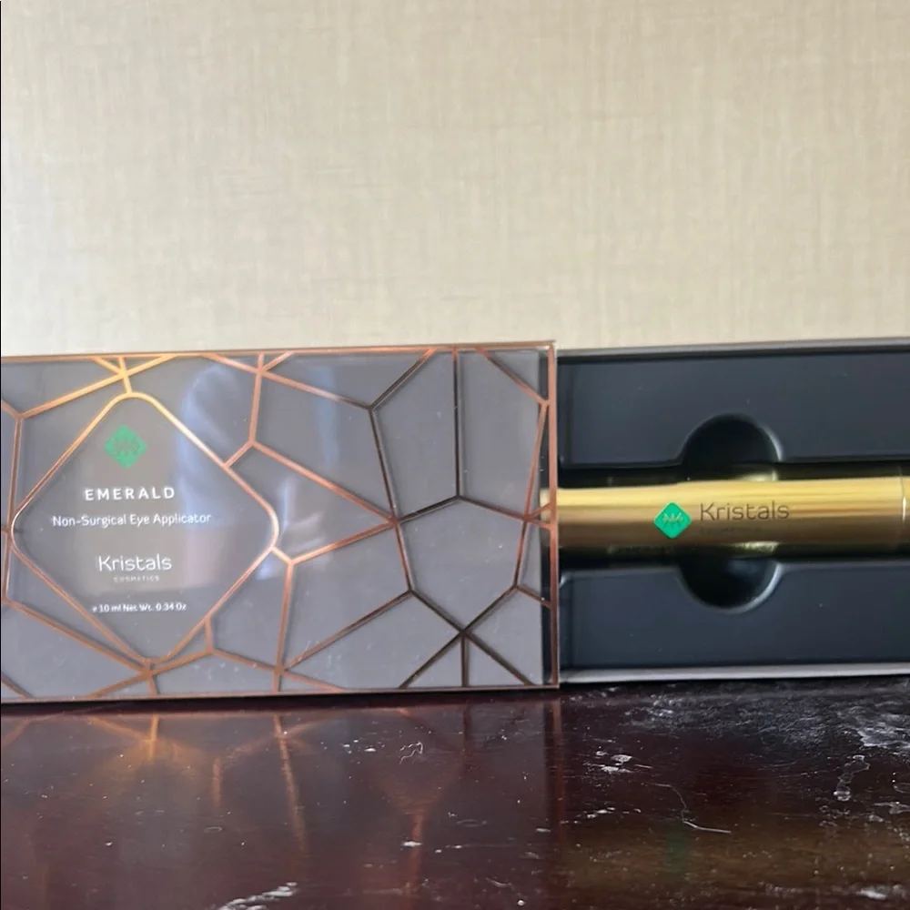 Kristals Emerald Non-Surgical Eye Applicator - Picture 1 of 1